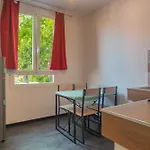 E Pfirsich مكان تخييم *