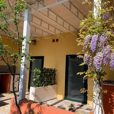 E Pfirsich Kamp alanı *
