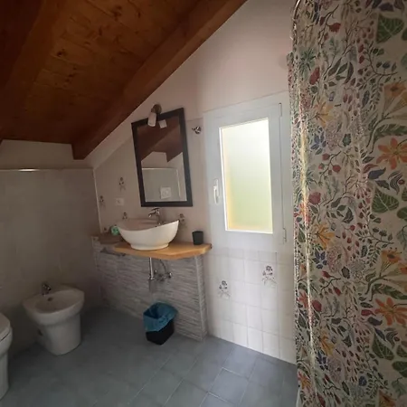 E Pfirsich Kamp alanı *